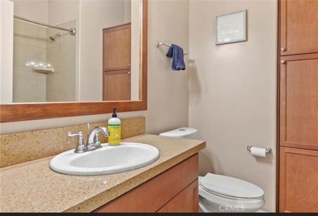 Building Photo - Charming 3 bed/2.5 Bath Home with Office