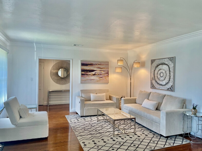 Living Room (Common) - 2855 Duarte Rd