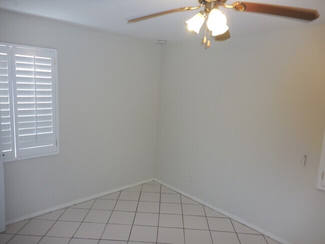 Building Photo - 1127 Del Norte St