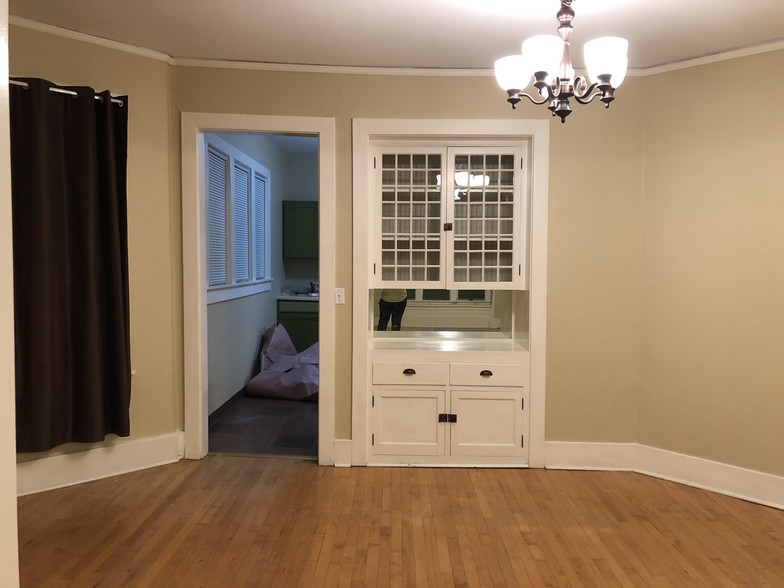 Dining room - 115 13th St N