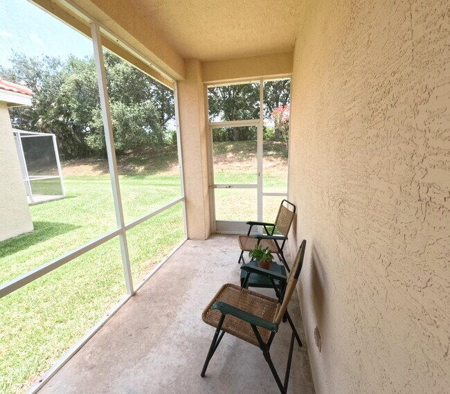 Building Photo - 650 SW Treasure Cove
