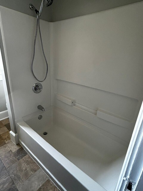 Building Photo - 634 Scranton Ave