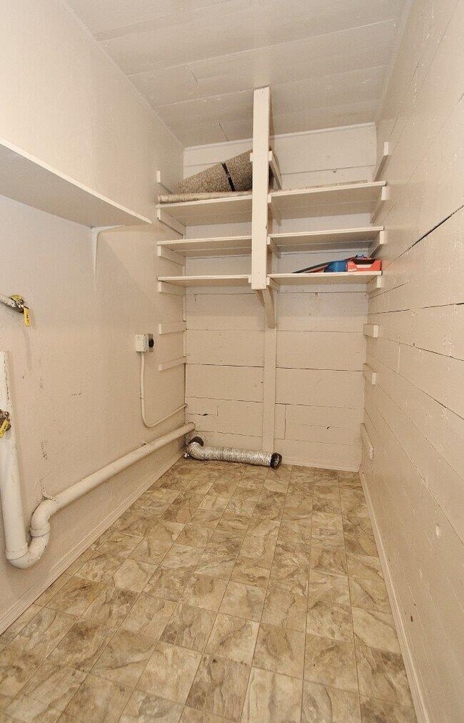 Building Photo - 811 8th Ave N