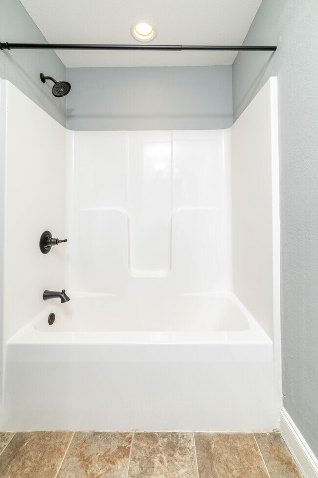 Building Photo - 924 Warrior Hill Dr