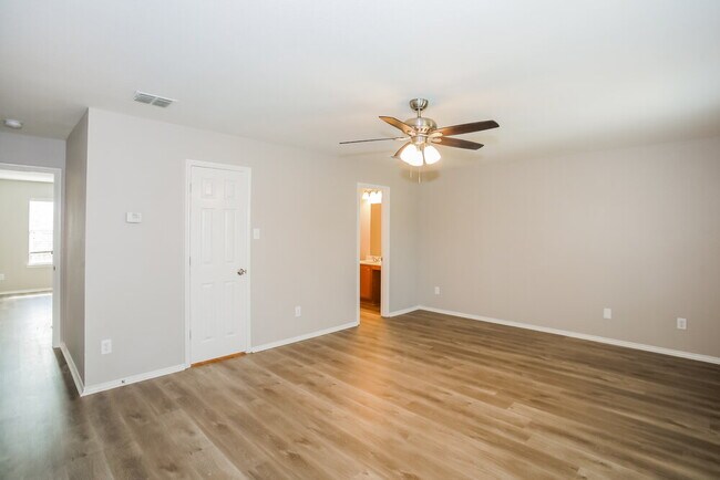 Building Photo - 6509 Longleaf Ln