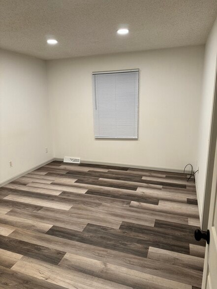 Building Photo - 206 Kate Dr