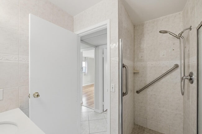 Building Photo - 384 Saxony Trail