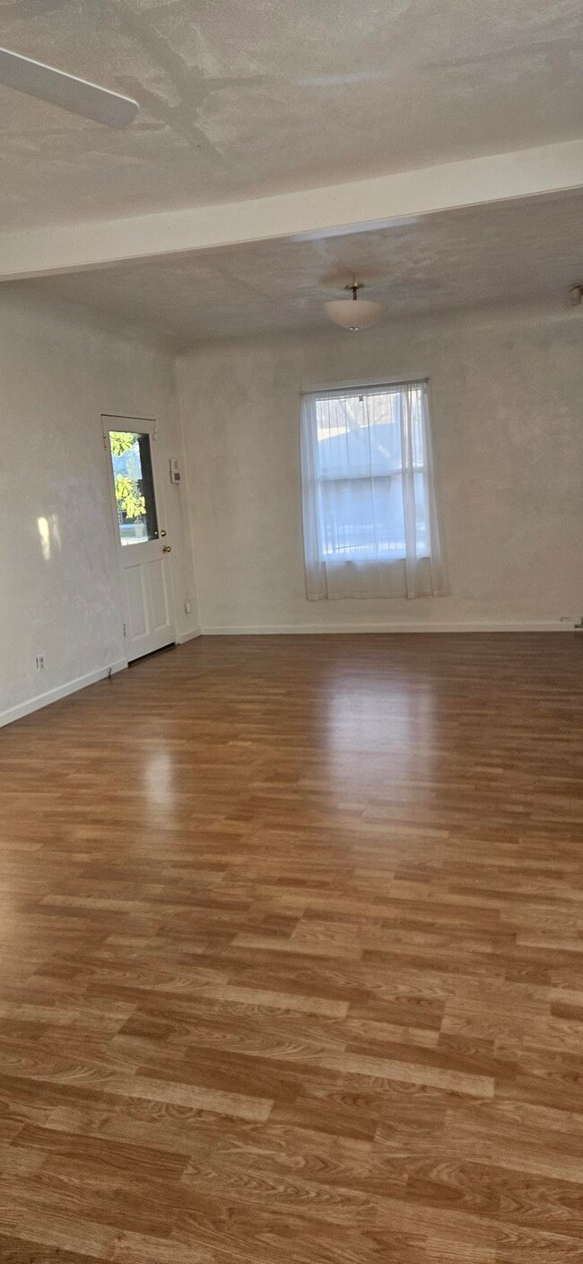 Building Photo - 609 E Main St