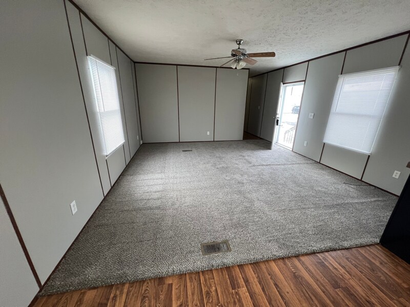 Building Photo - 108 Plum St