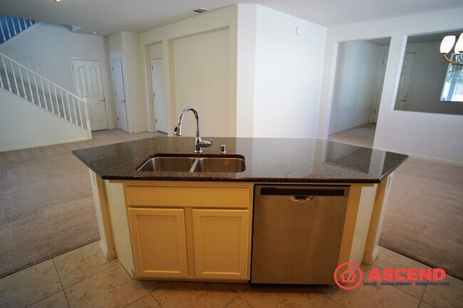 Building Photo - Stunning 4 Bed, 2.5 Bath Home with Pool Access | Southwest Bakersfield