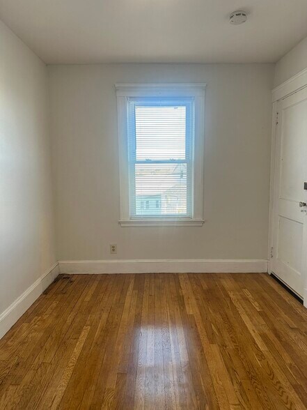 Building Photo - 58 Edgecliff Rd
