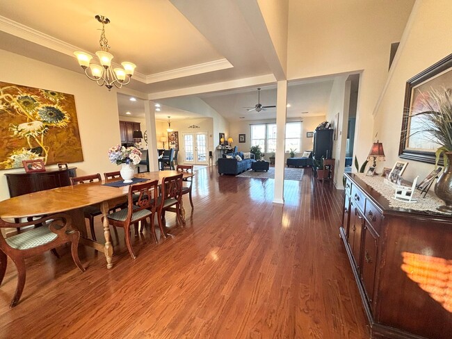 Building Photo - BEAUTIFUL HOME AVAILABLE APRIL 1ST