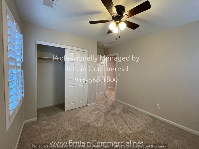 Building Photo - Gorgeous and Spacious 3 Bed 2.5 Bath Two-S...