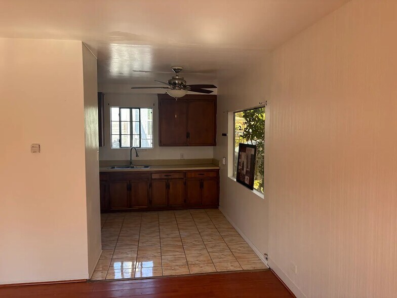 Building Photo - 1650 W 85th St