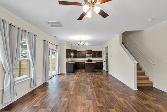 Building Photo - 303 Channel Run Ln