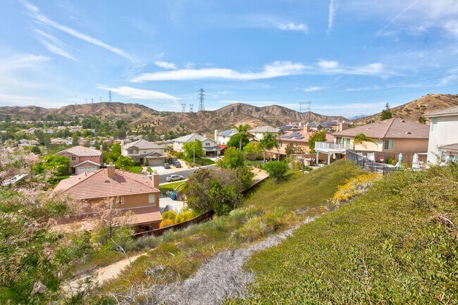 Building Photo - Beautiful 5 Bedroom Home (1 Downstairs) with VIEWS