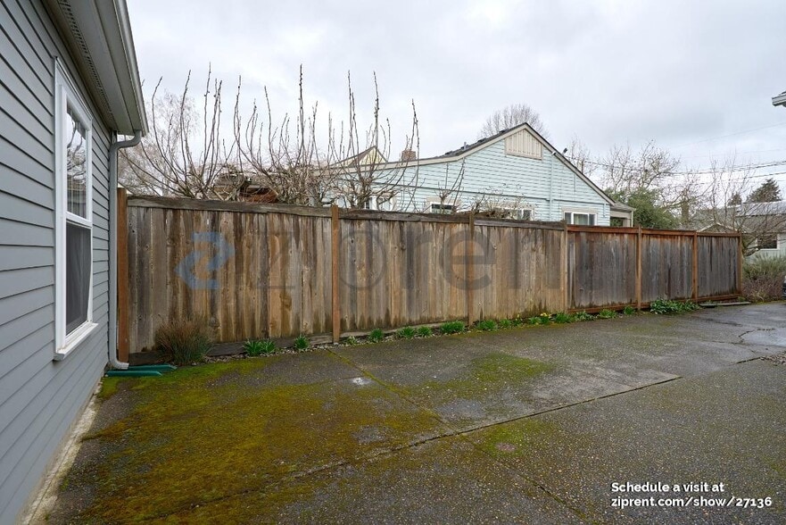 Building Photo - 3713 NE 15th Ave