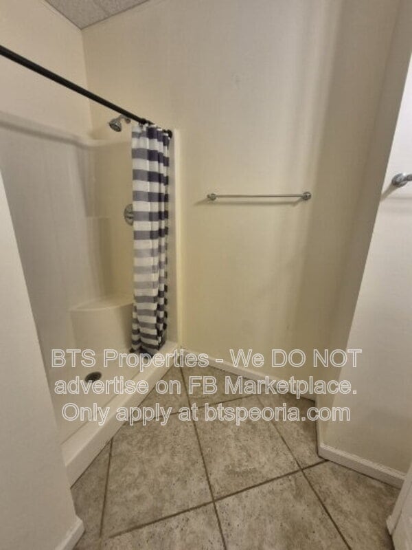 Building Photo - 5917 W Plank Rd