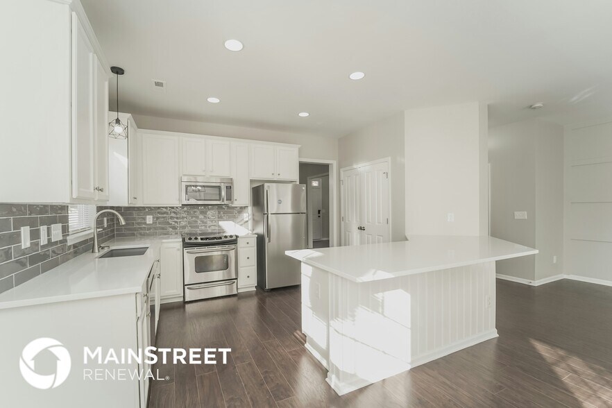 Building Photo - 136 E Morehouse Ave