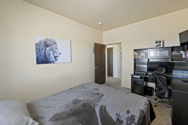 Building Photo - Spacious 3-Bed, 2-Bath Modern Home on 1.16...