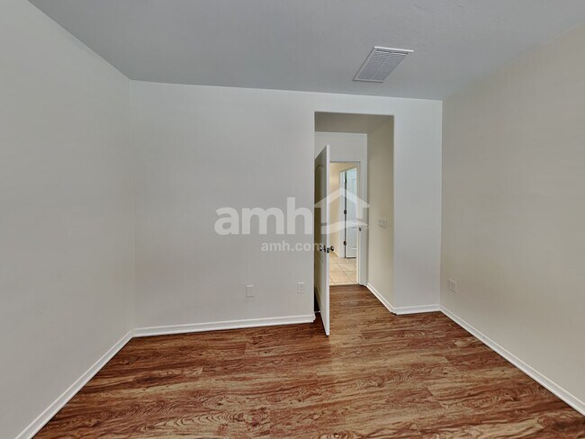 Building Photo - 6661 E Gehrig Ln