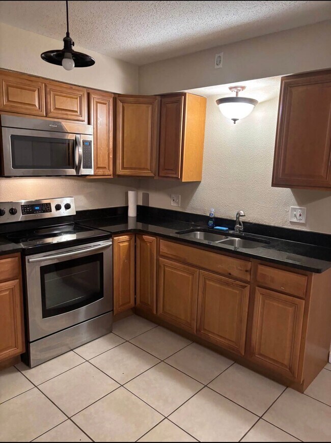 Building Photo - 2813 Spring Hill Ct