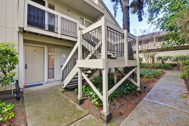 Building Photo - Awesome Condo! Swimming Pool!