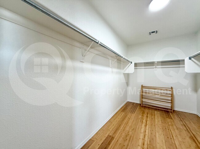 Building Photo - 681 E Woodsman Pl