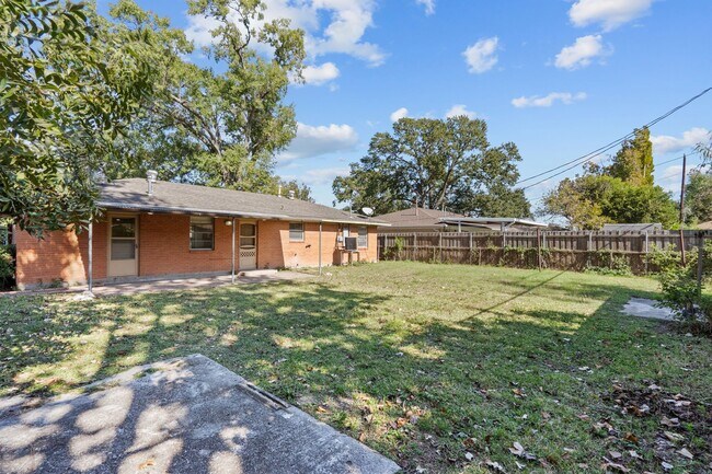 Building Photo - 241 W Rittenhouse St