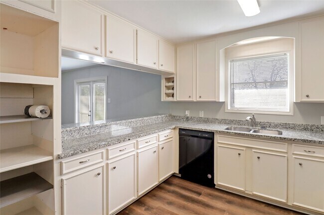 Building Photo - 238 Sleepy Hollow Dr