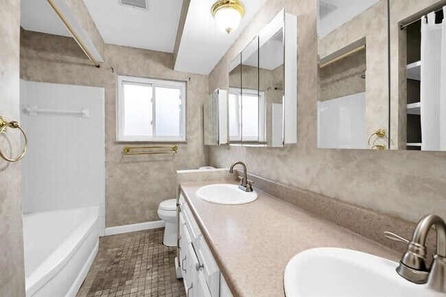 Building Photo - 28314 James Dr