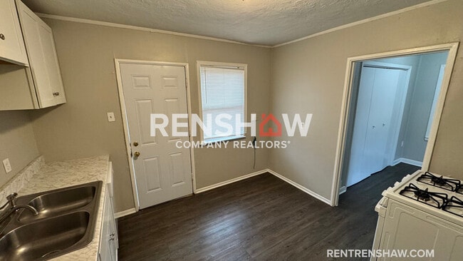 Building Photo - 1379 Rolling Hills Dr