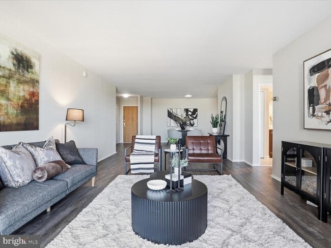 Building Photo - 1800 Old Meadow Rd