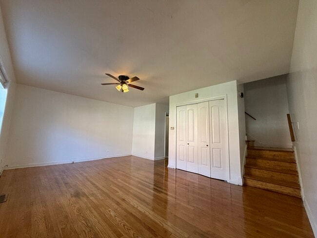 Primary Photo - 1405 W Touhy Ave