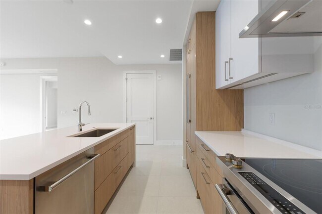 Building Photo - 275 1st Ave S