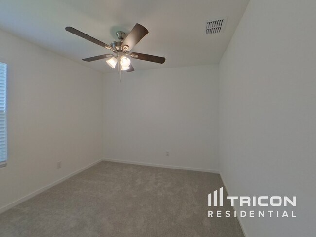 Building Photo - 1728 Poptic Ln