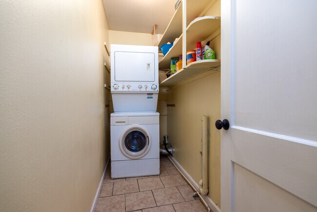 Building Photo - 212 N Magdalen St