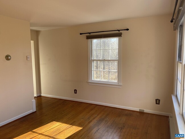 Building Photo - 312 Azalea Dr