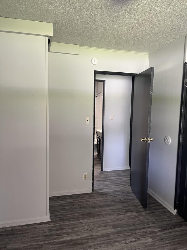Building Photo - 206 Lindenwood-