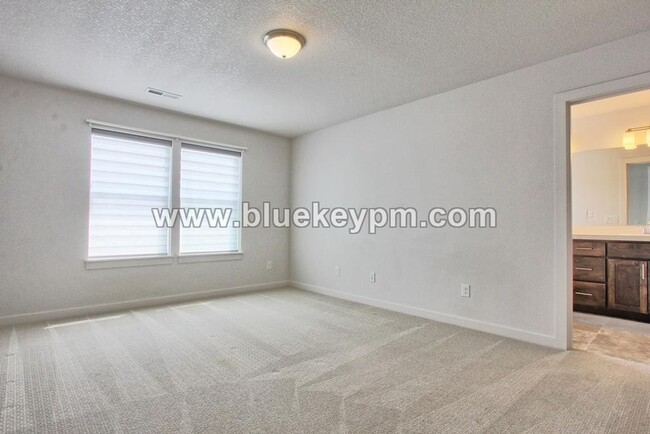 Building Photo - 5 Bed, 3 Bath Home with Tesla Charger in Orchards Near Hockinson Meadows Park