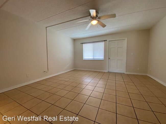 Building Photo - 2 br, 1.5 bath House - 55 Vining Ct. #220