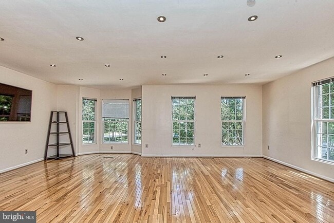 Building Photo - 9400 Van Arsdale Dr