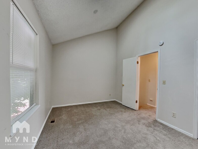 Building Photo - 17224 E Ford Dr