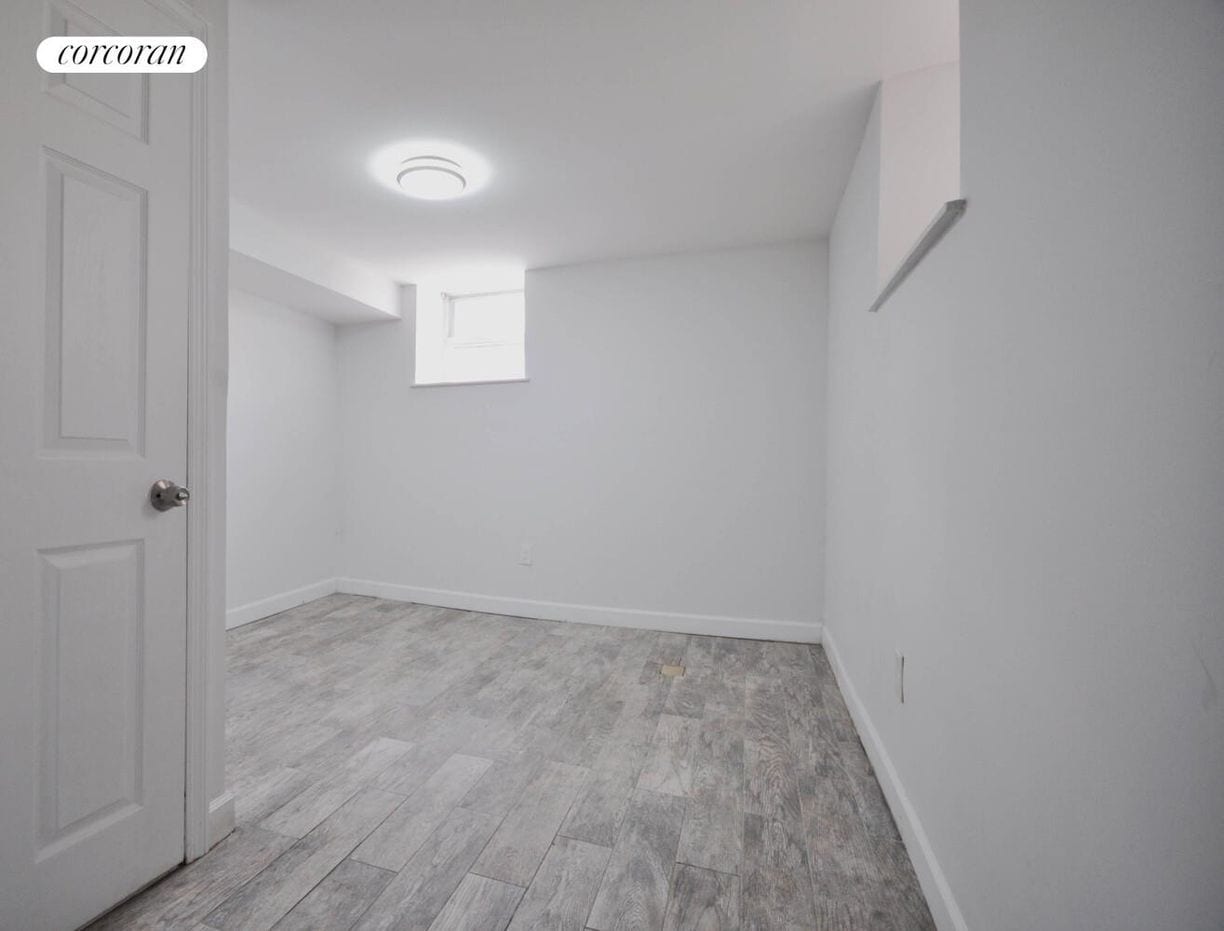 Building Photo - 240 E 92nd St