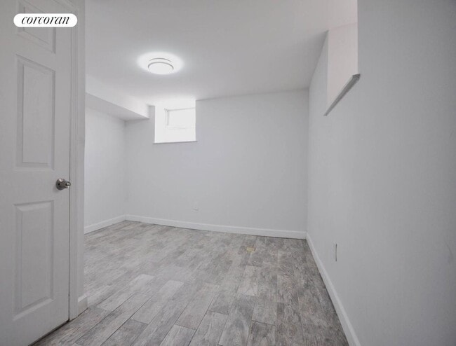 Building Photo - 240 E 92nd St