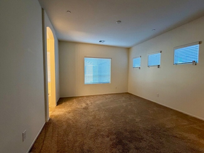 Building Photo - 3 BED 2.5 BATH 2 CAR GARAGE SINGLE FAMILY HOME W/ LOFT, BACKYARD & COMMUNITY POOL, SPA, PLAYGROUN...
