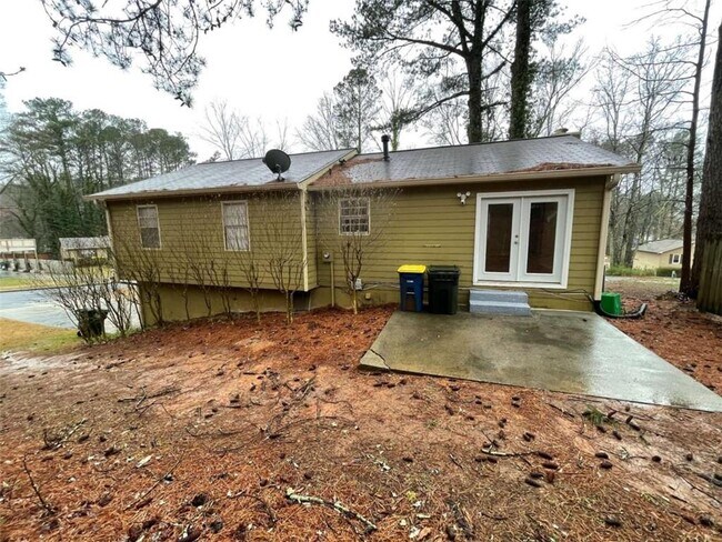 Building Photo - 2596 Woodland Dr NW