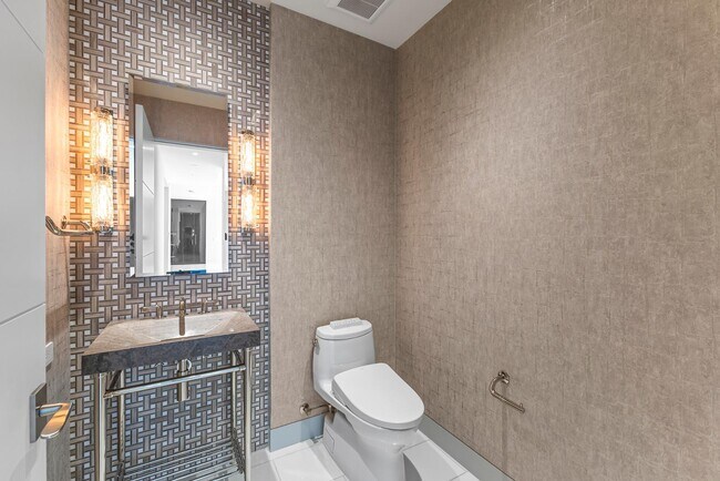 Building Photo - 6587 N Palmeraie Blvd