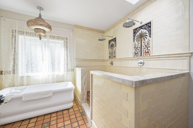 Building Photo - 73055 Amber St