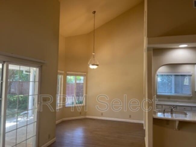 Building Photo - 4534 Whitney Ave